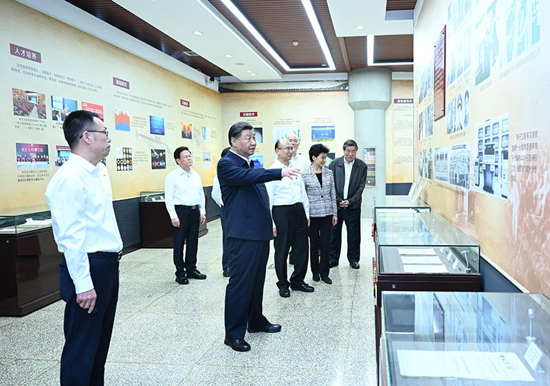 9月6日至8日，中共中央總書記、國家主席、中央軍委主席習(xí)近平在黑龍江考察。這是7日上午，習(xí)近平在哈爾濱工程大學(xué)哈軍工紀(jì)念館考察。